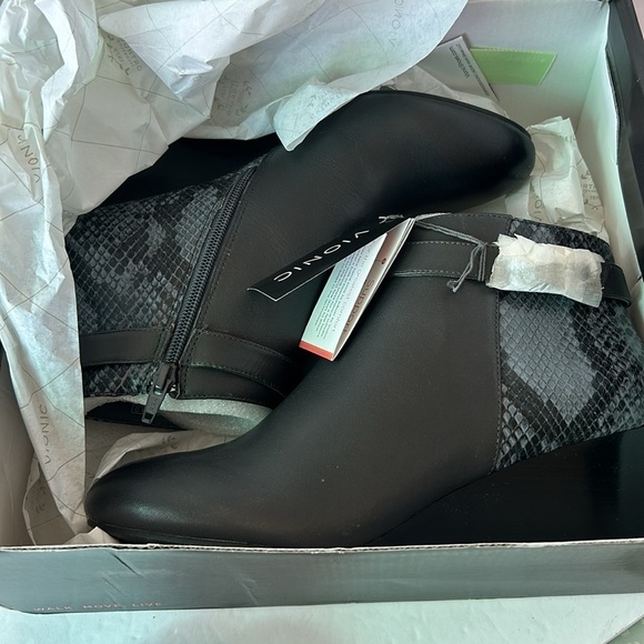 Vionic Shasta Black Comfort Snakeskin and Buckle Side Zip Ankle Booties NIB - Picture 12 of 12